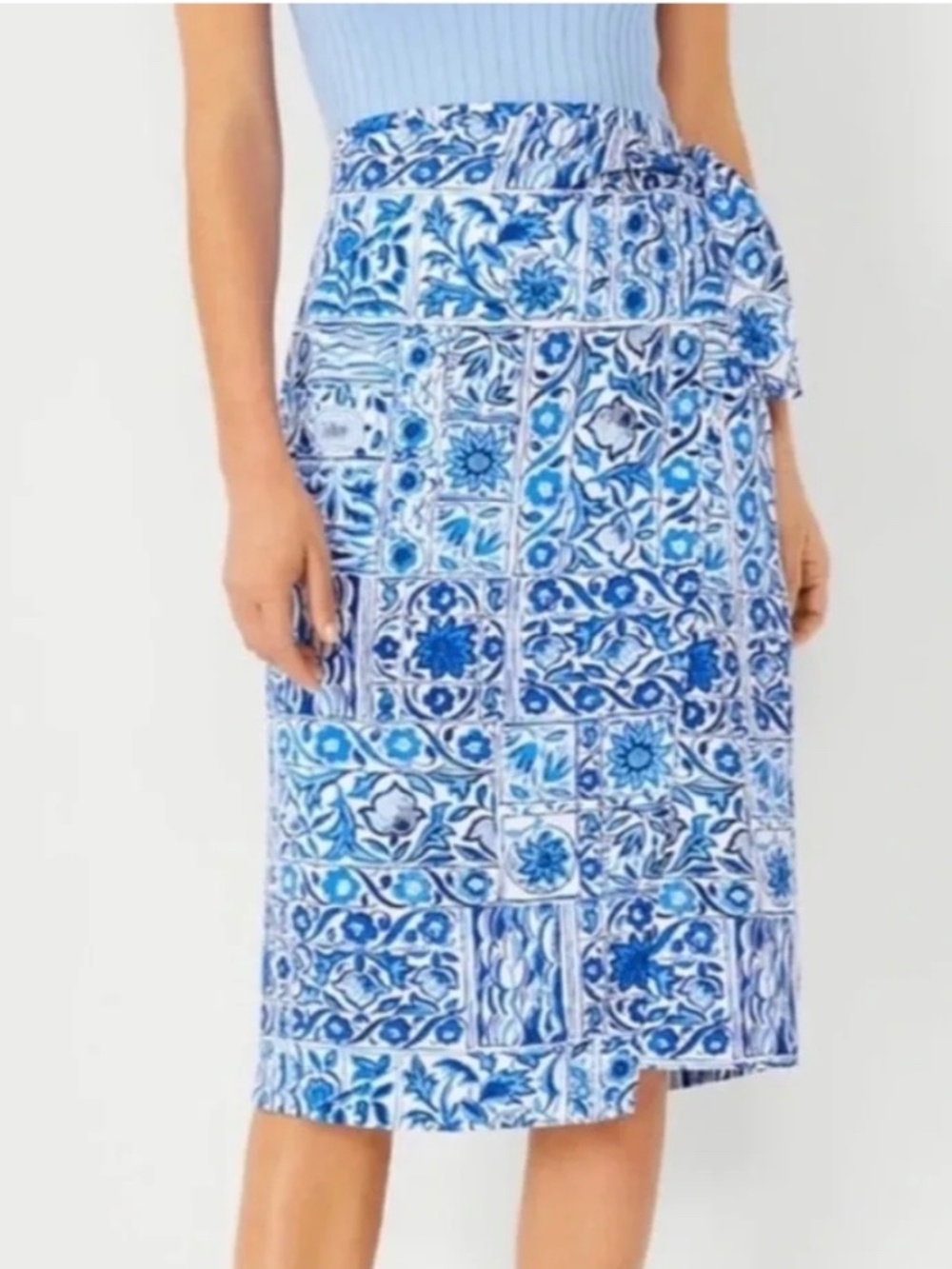 Ann Taylor Blue & White Tile Floral Print   pencil wrap Skirt size 6 NWT